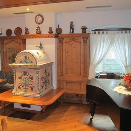 Hotel Alpina Pinzolo Bagian luar foto