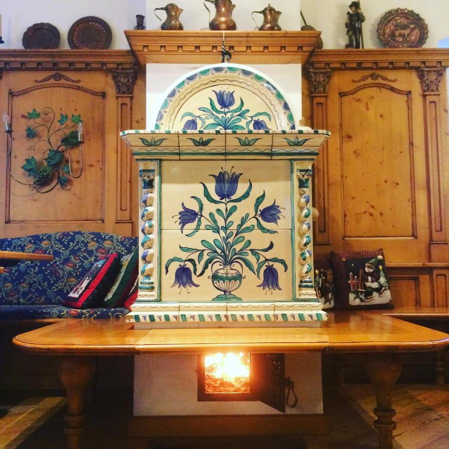 Hotel Alpina Pinzolo Bagian luar foto