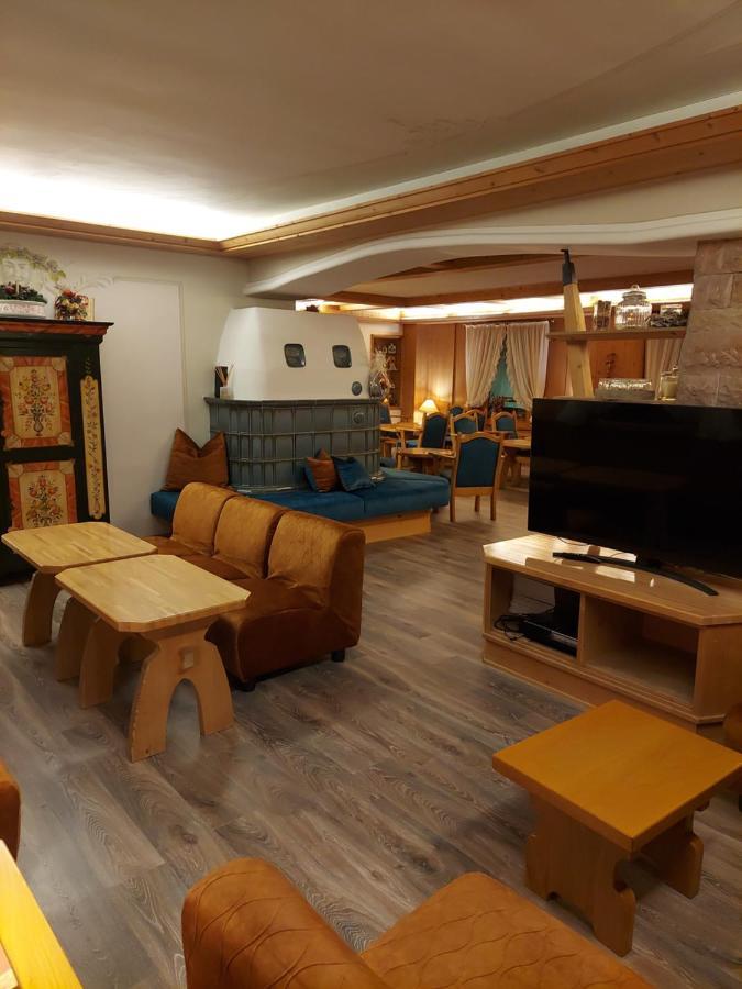 Hotel Alpina Pinzolo Bagian luar foto
