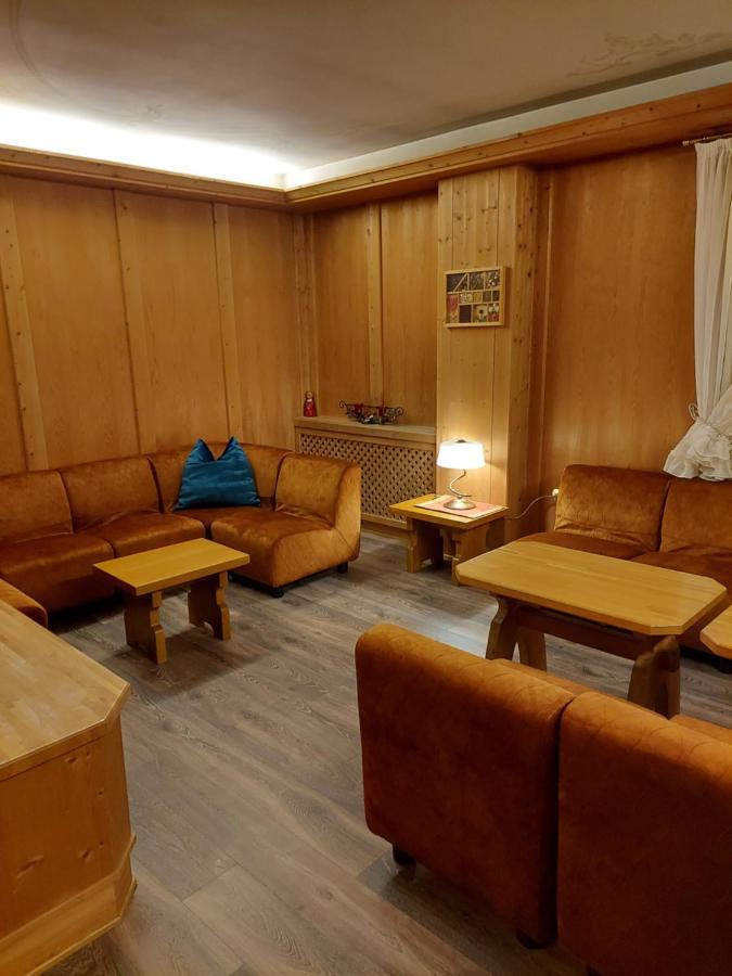 Hotel Alpina Pinzolo Bagian luar foto