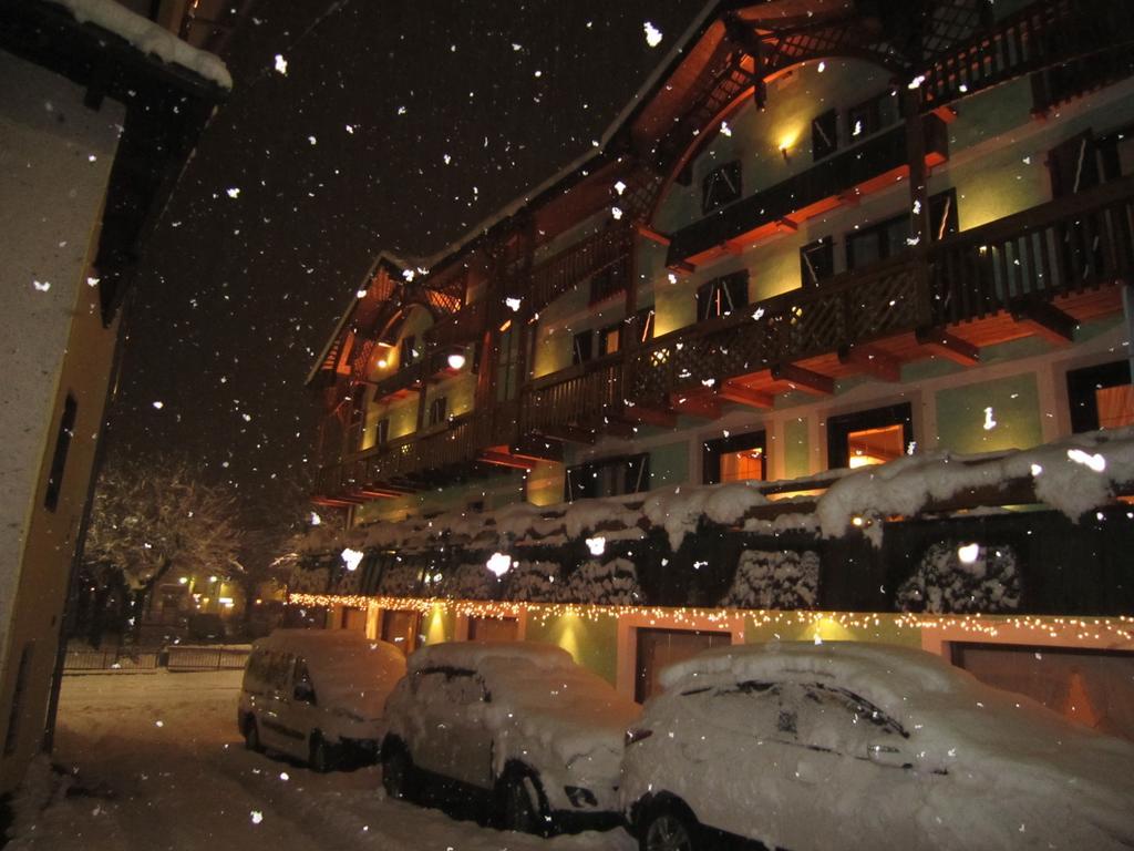Hotel Alpina Pinzolo Bagian luar foto