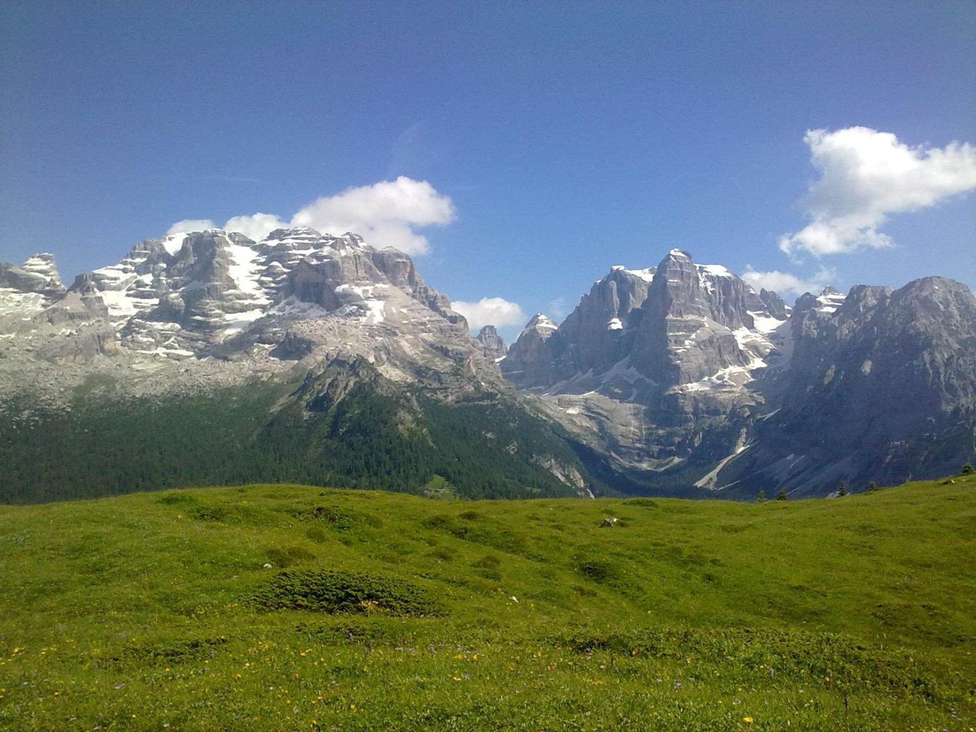 Hotel Alpina Pinzolo Bagian luar foto